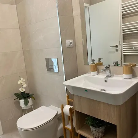 Deea H24 Apartment